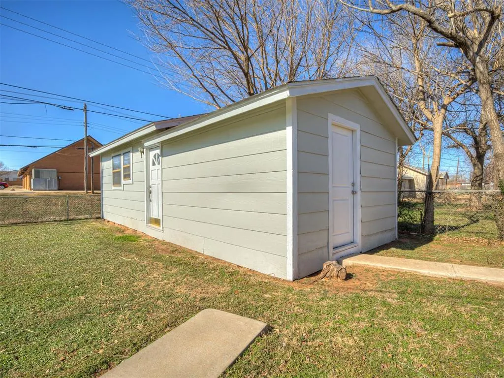Photo 36 — 209 S Irving Drive, Moore, OK 73160