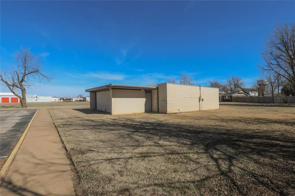 Front exterior — 500 Park Place, Mustang, OK 73064