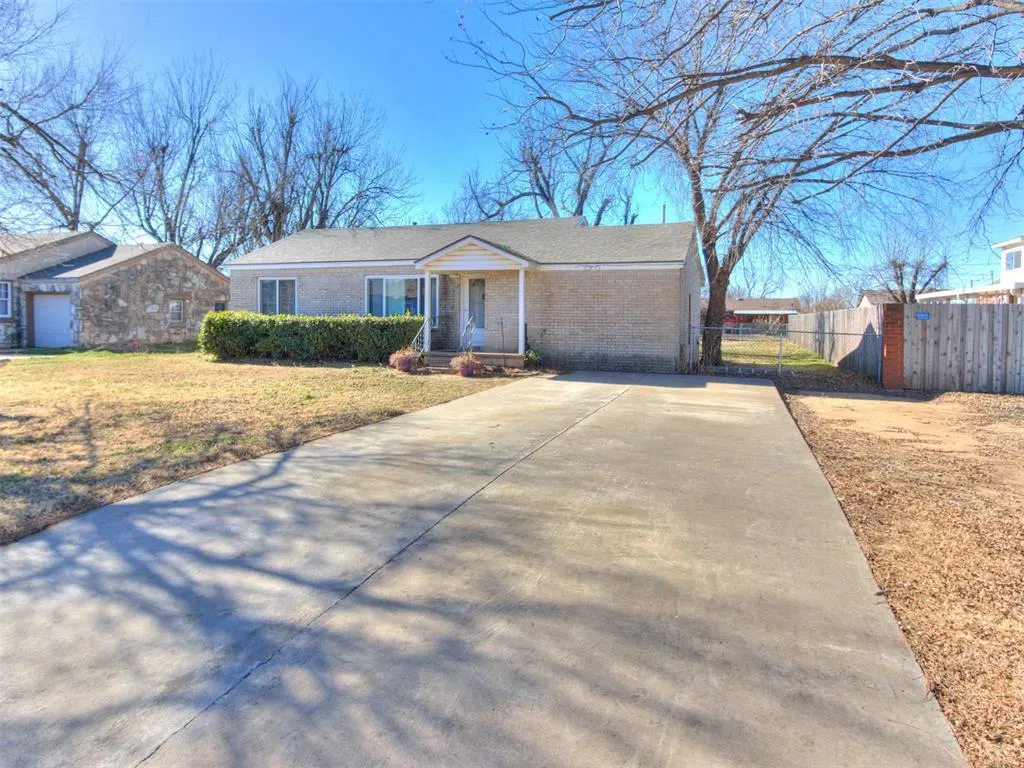 Photo 2 — 910 S 10th Street, Kingfisher, OK 73750