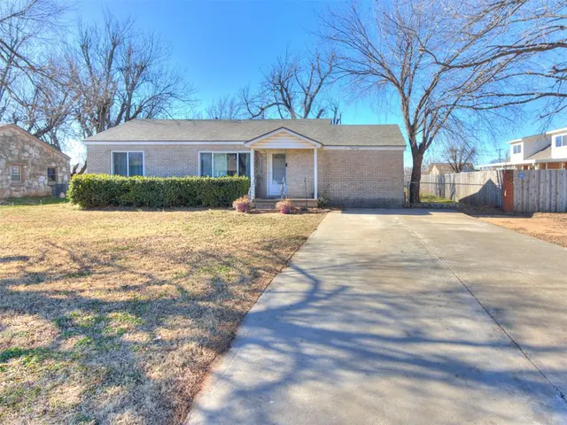 Photo 3 — 910 S 10th Street, Kingfisher, OK 73750