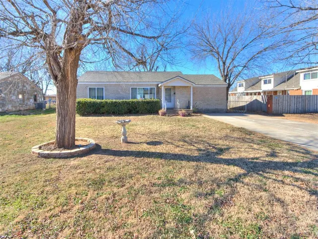Photo 4 — 910 S 10th Street, Kingfisher, OK 73750