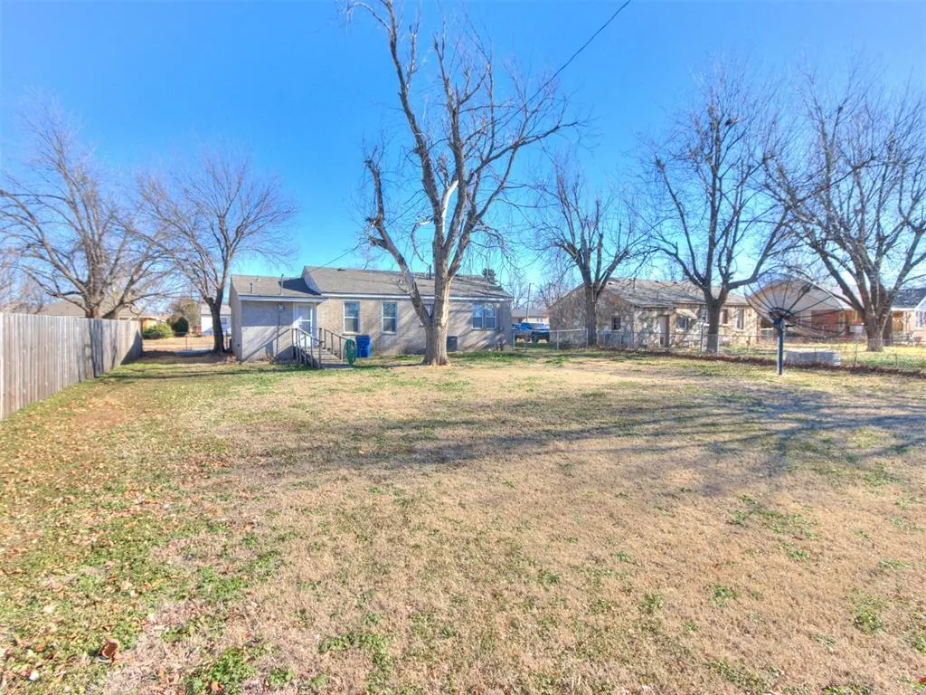 Photo 6 — 910 S 10th Street, Kingfisher, OK 73750