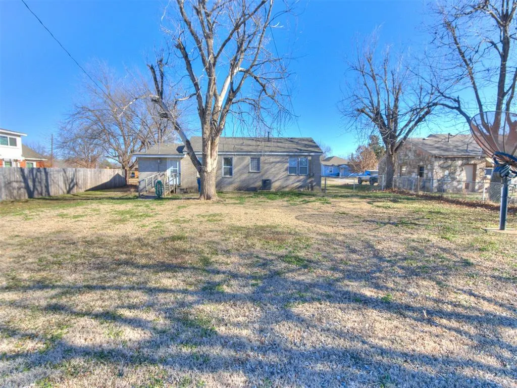 Photo 7 — 910 S 10th Street, Kingfisher, OK 73750