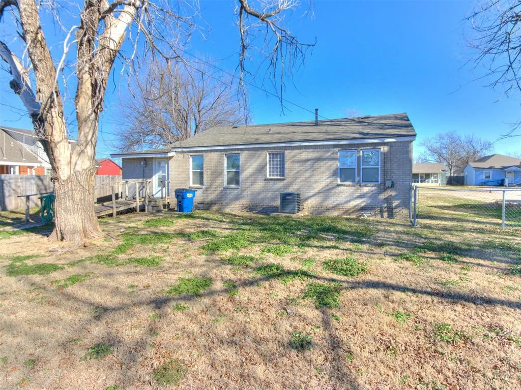 Photo 8 — 910 S 10th Street, Kingfisher, OK 73750