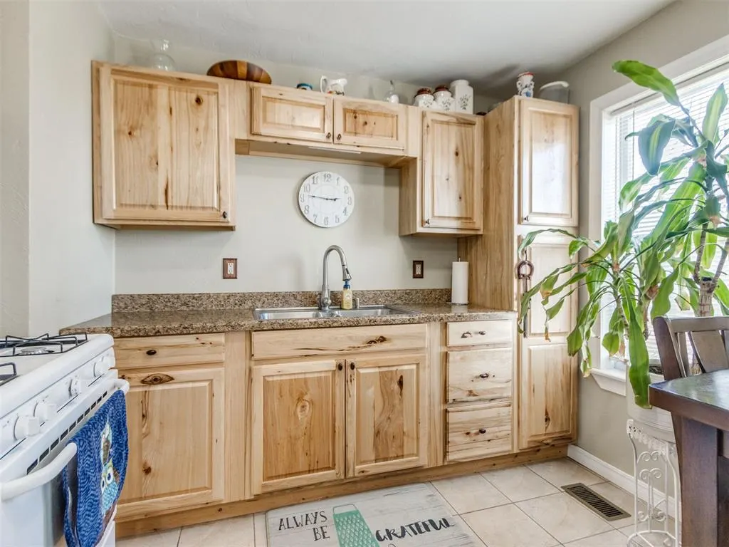 Photo 14 — 910 S 10th Street, Kingfisher, OK 73750