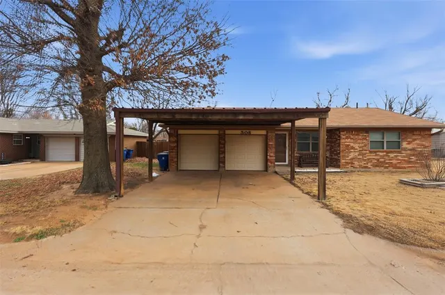 Photo 2 — 508 N Buchanan Street, Crescent, OK 73028