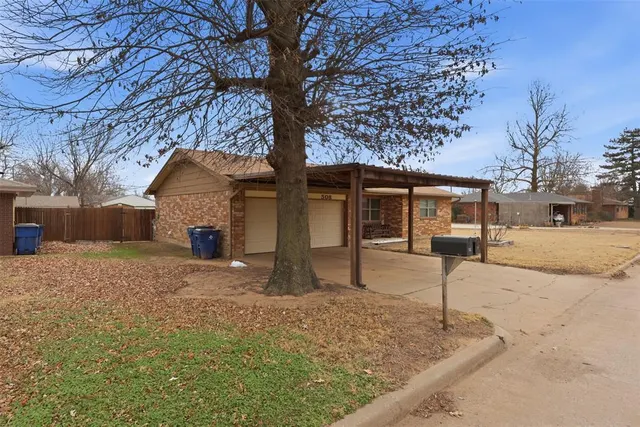 Photo 3 — 508 N Buchanan Street, Crescent, OK 73028