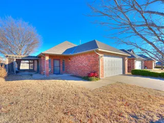 Sold home at 401 SE 10th Street