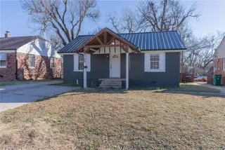 Sold home at 2104 Miramar Boulevard