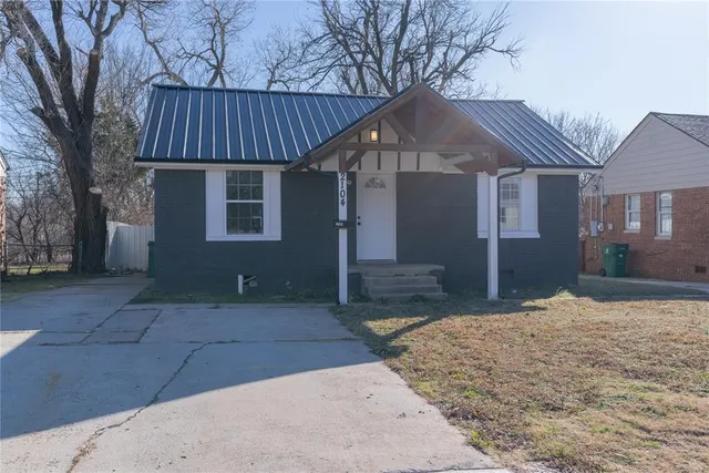 Photo 3 — 2104 Miramar Boulevard, Oklahoma City, OK 73111