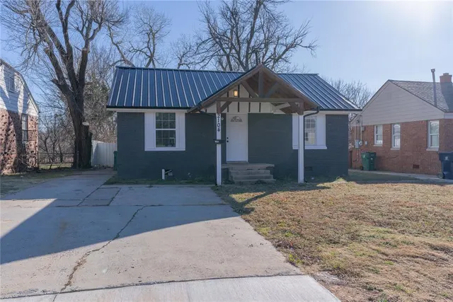 Photo 4 — 2104 Miramar Boulevard, Oklahoma City, OK 73111