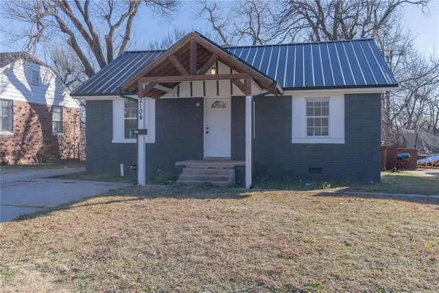 Photo 5 — 2104 Miramar Boulevard, Oklahoma City, OK 73111