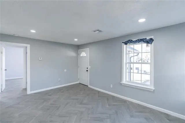 Photo 6 — 2104 Miramar Boulevard, Oklahoma City, OK 73111