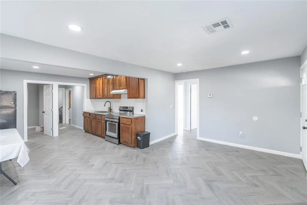 Photo 8 — 2104 Miramar Boulevard, Oklahoma City, OK 73111