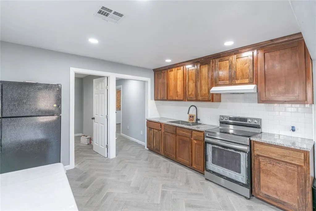 Photo 10 — 2104 Miramar Boulevard, Oklahoma City, OK 73111