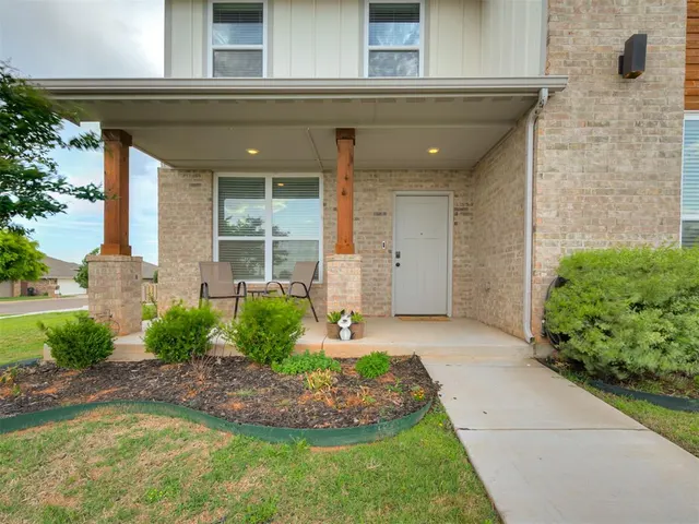 Photo 2 — 1920 Bellatona Boulevard, Norman, OK 73071