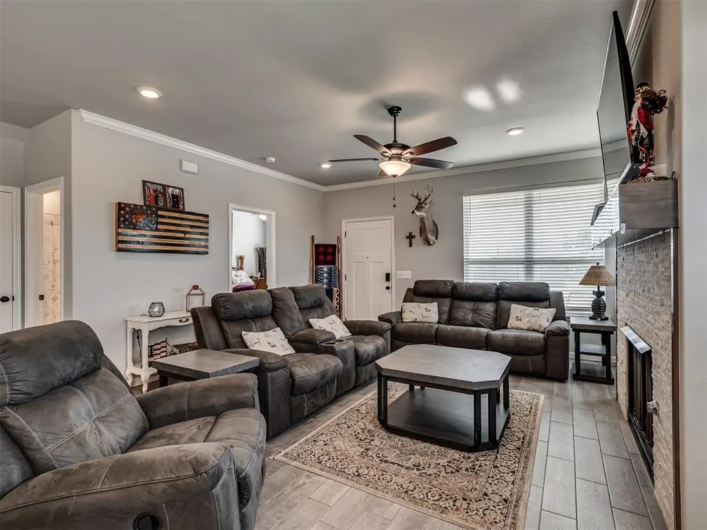 Photo 4 — 1920 Bellatona Boulevard, Norman, OK 73071