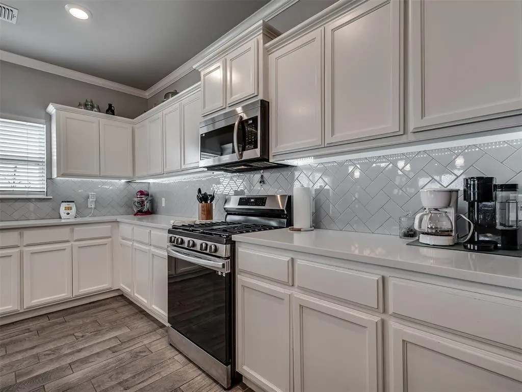 Photo 8 — 1920 Bellatona Boulevard, Norman, OK 73071