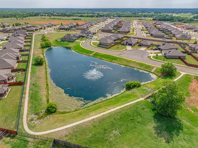 Photo 5 — 1920 Bellatona Boulevard, Norman, OK 73071