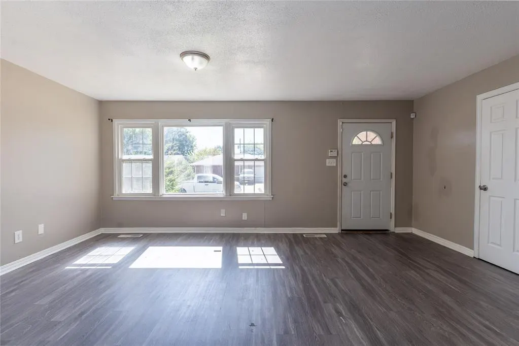 Photo 3 — 3129 NW 41st Street, Warr Acres, OK 73112