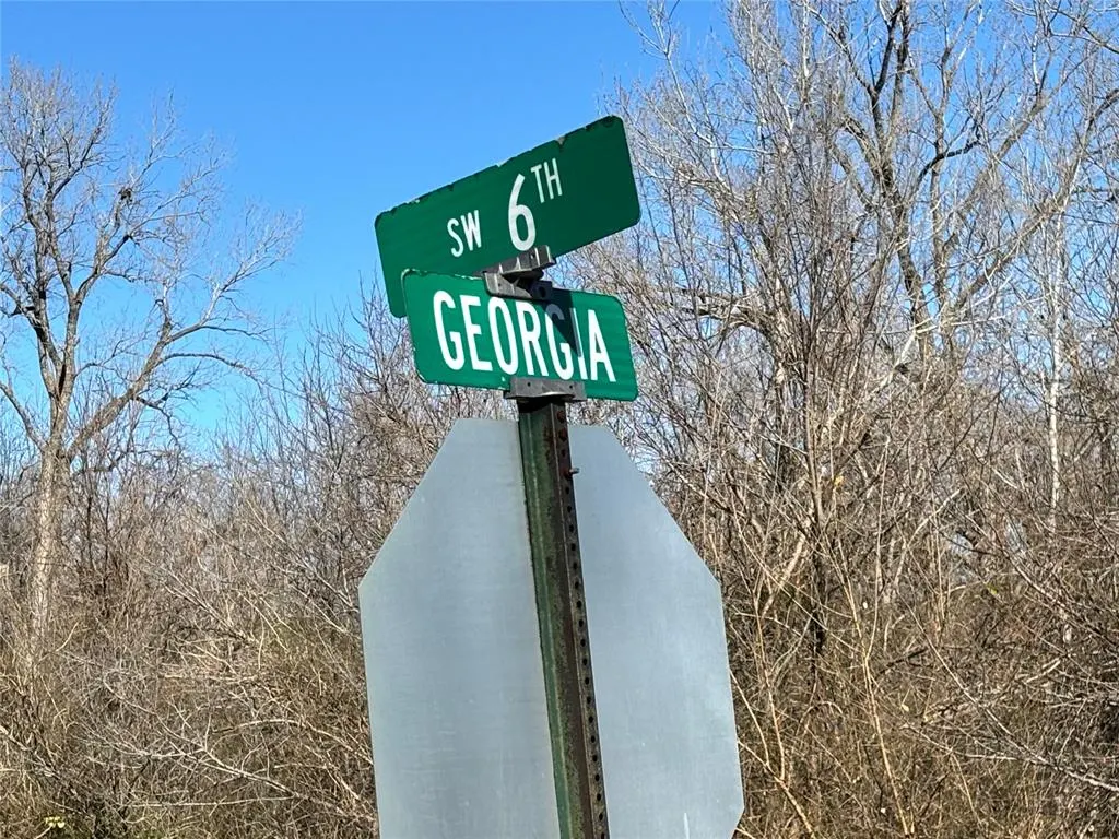 Photo 2 — 310 SW 6th Street, Jones, OK 73049