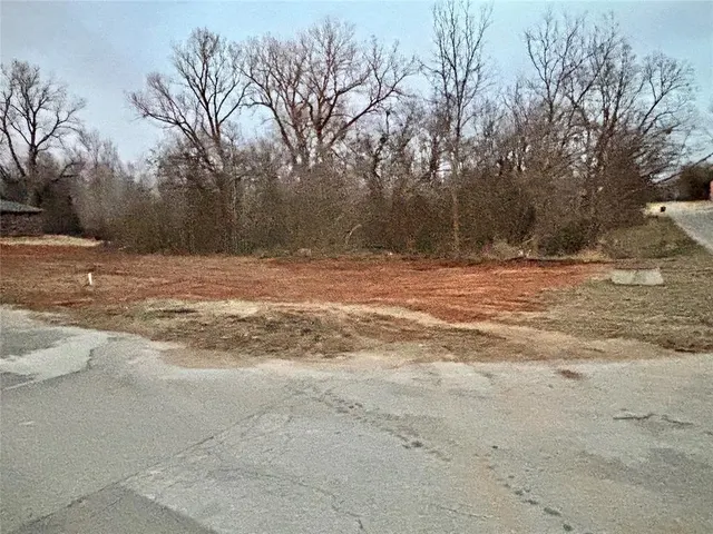 Photo 3 — 310 SW 6th Street, Jones, OK 73049
