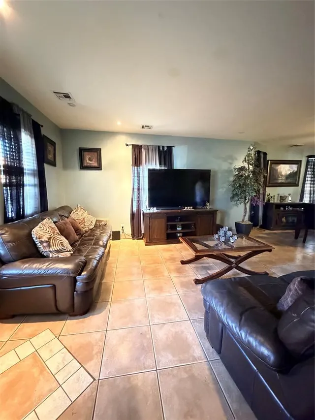 Photo 2 — 1224 NW 8th Street, Oklahoma City, OK 73106