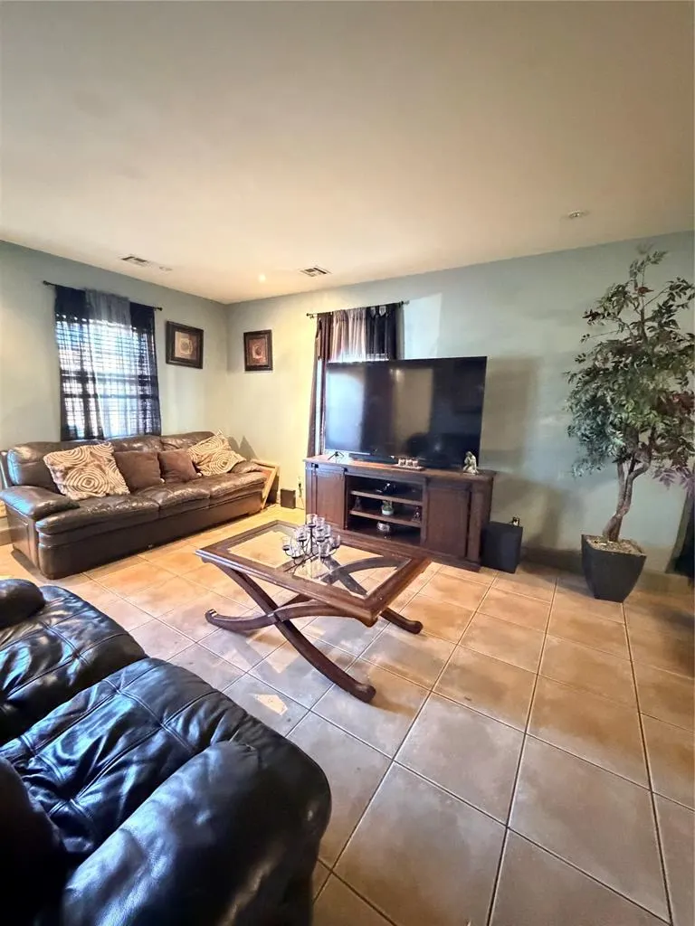 Photo 5 — 1224 NW 8th Street, Oklahoma City, OK 73106