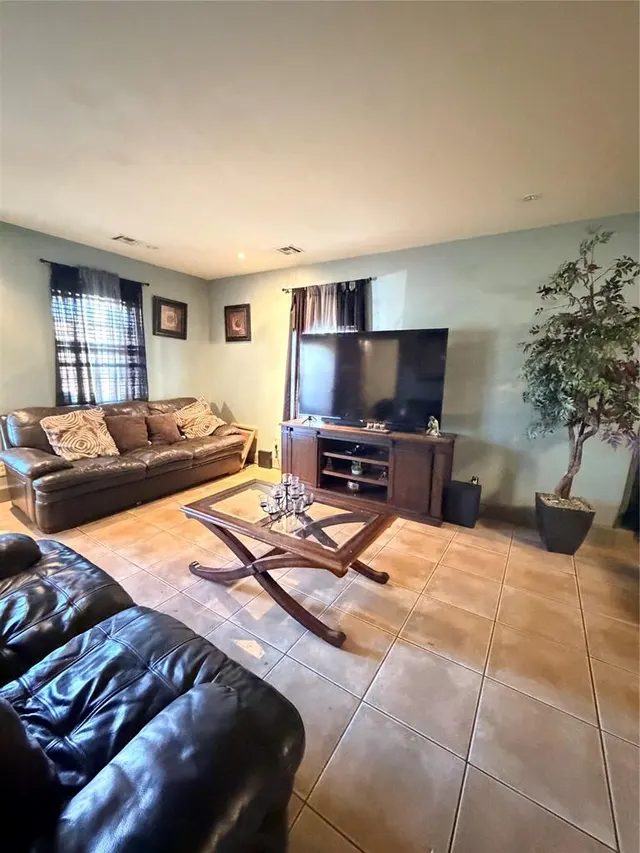 Photo 5 — 1224 NW 8th Street, Oklahoma City, OK 73106