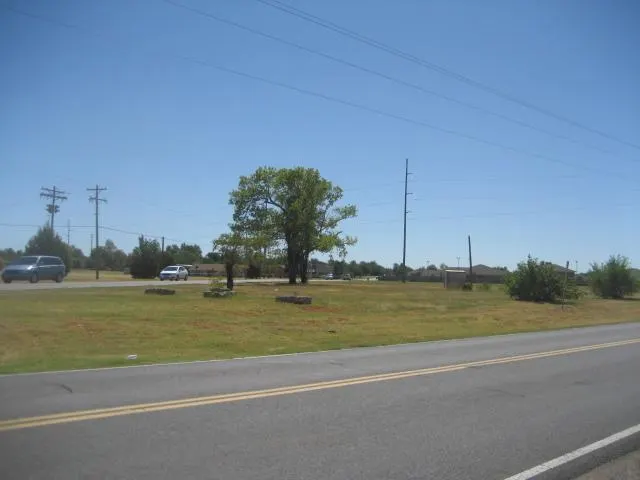 Photo 2 — 2524 S Eastern Avenue, Moore, OK 73160