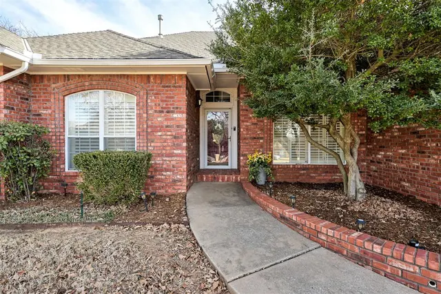Photo 2 — 412 Kenswick Court, Edmond, OK 73034