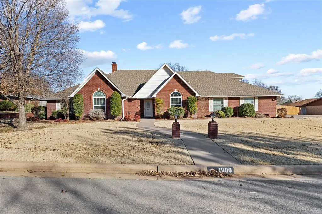 Front exterior — 1900 Pamela Lane, Weatherford, OK 73096