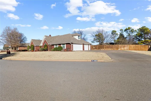 Photo 2 — 1900 Pamela Lane, Weatherford, OK 73096