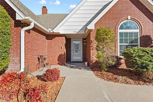 Photo 3 — 1900 Pamela Lane, Weatherford, OK 73096