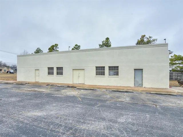 Photo 2 — 5707 NW 42nd Street, Warr Acres, OK 73122