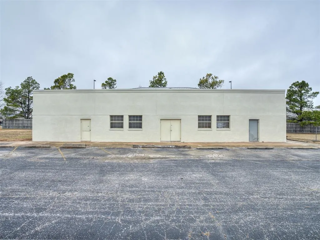 Photo 3 — 5707 NW 42nd Street, Warr Acres, OK 73122