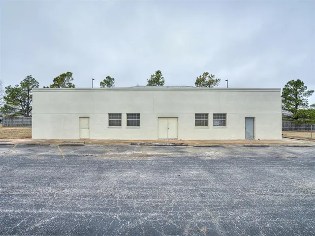 Photo 3 — 5707 NW 42nd Street, Warr Acres, OK 73122