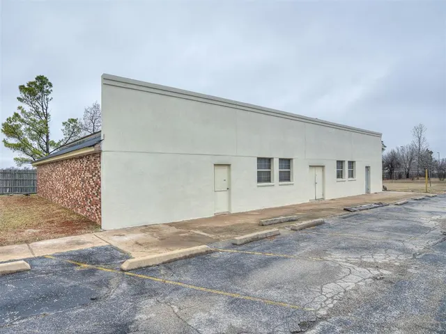 Photo 4 — 5707 NW 42nd Street, Warr Acres, OK 73122