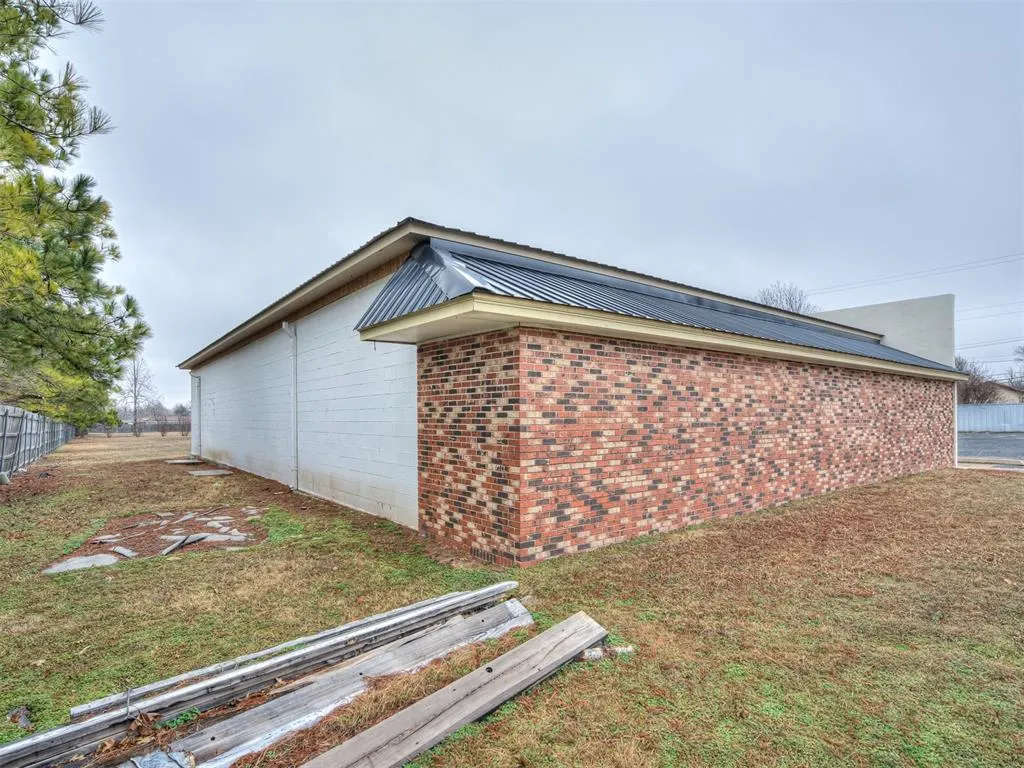 Photo 5 — 5707 NW 42nd Street, Warr Acres, OK 73122