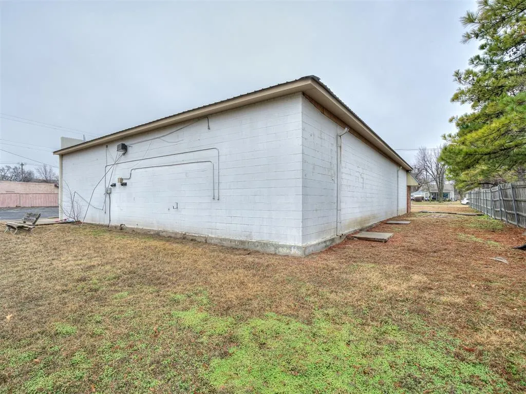 Photo 6 — 5707 NW 42nd Street, Warr Acres, OK 73122