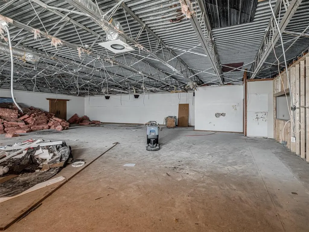 Photo 9 — 5707 NW 42nd Street, Warr Acres, OK 73122