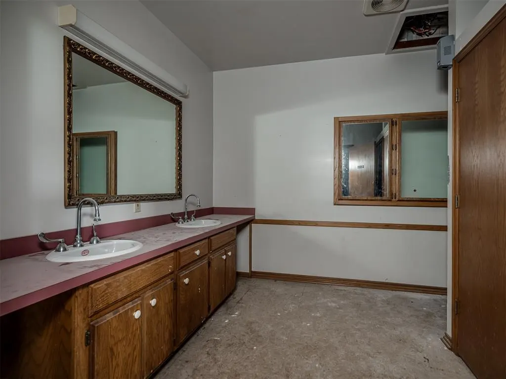 Photo 24 — 5707 NW 42nd Street, Warr Acres, OK 73122