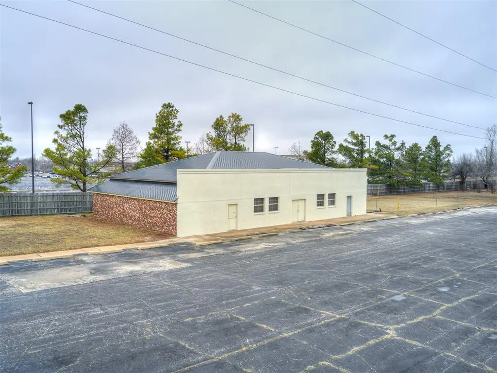 Photo 26 — 5707 NW 42nd Street, Warr Acres, OK 73122