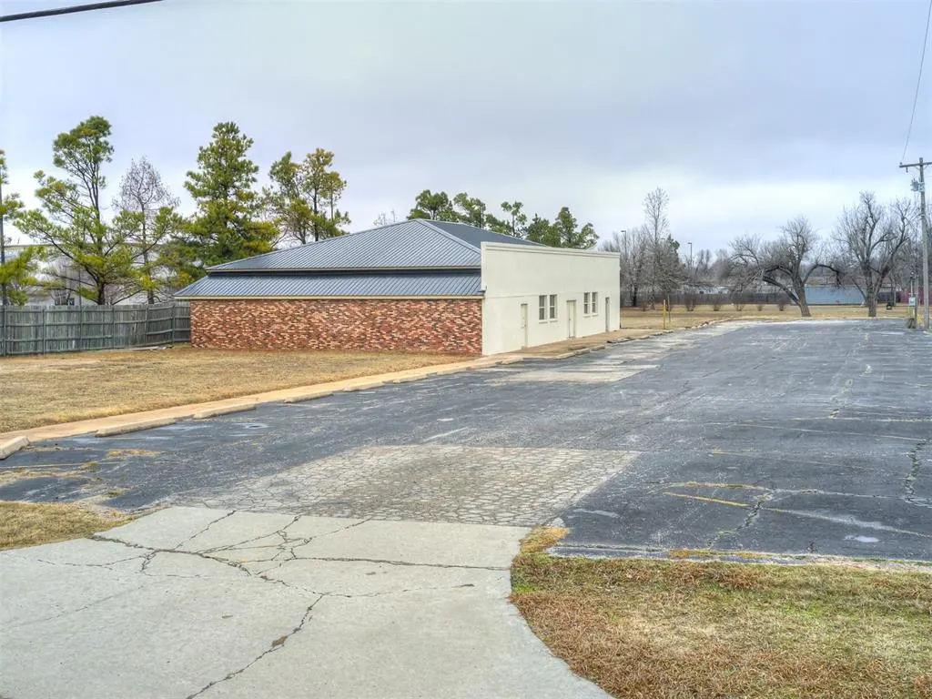 Photo 27 — 5707 NW 42nd Street, Warr Acres, OK 73122
