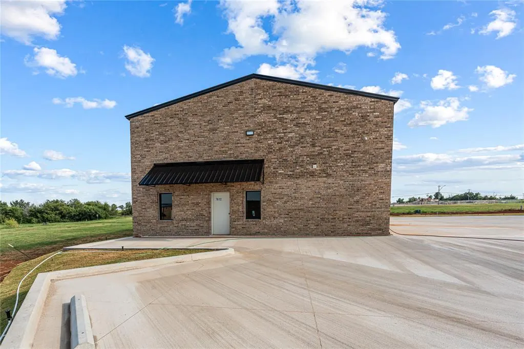 Photo 2 — 7612 NW 79th Place, Oklahoma City, OK 73132