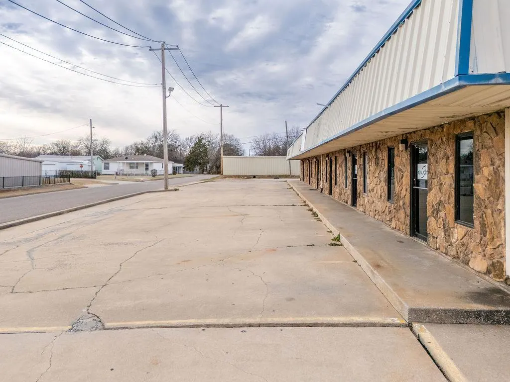 Photo 7 — 1202 N Harrison Avenue, Shawnee, OK 74801