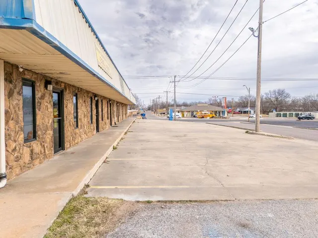 Photo 8 — 1202 N Harrison Avenue, Shawnee, OK 74801