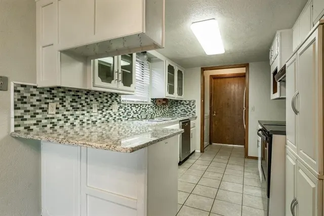 Photo 7 — 1251 Kingston Road, Norman, OK 73071