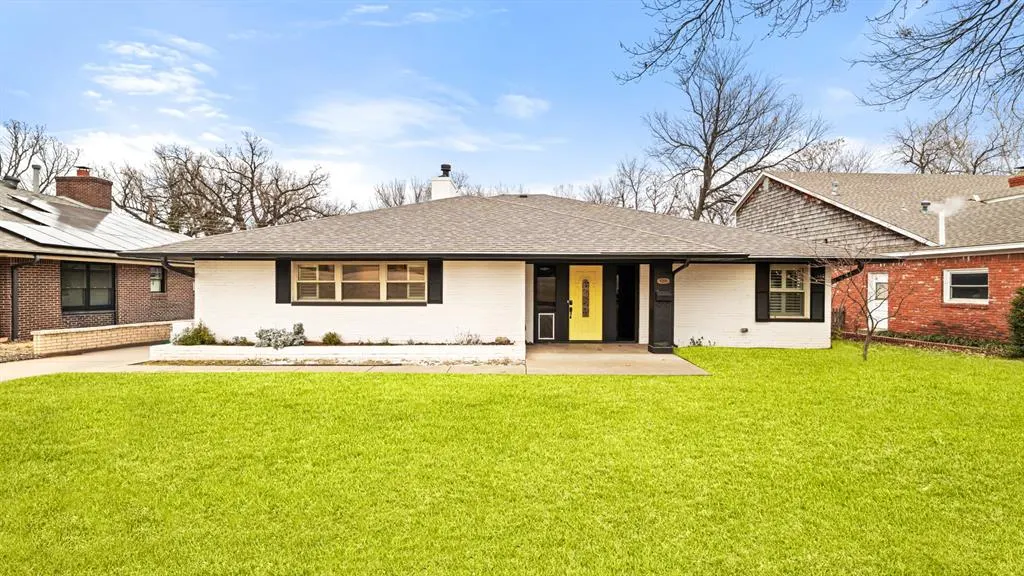 Photo 2 — 4200 N Harvey Parkway, Oklahoma City, OK 73118