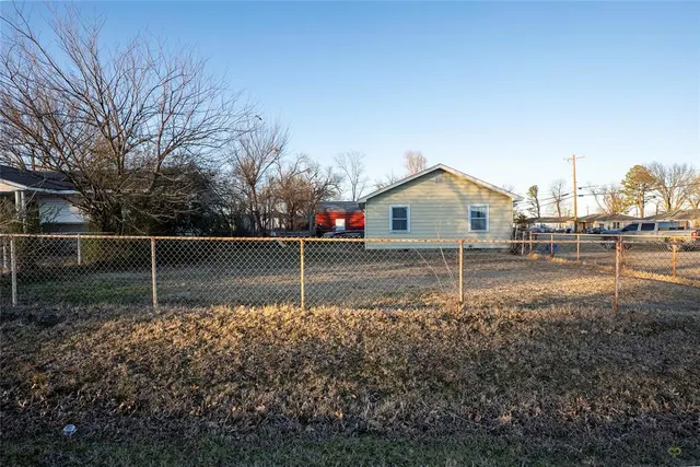 Photo 3 — 3406 N Market Avenue, Shawnee, OK 74804